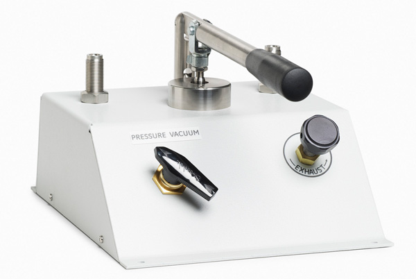 Fluke Calibration P5510 Pneumatic Comparison Test Pump